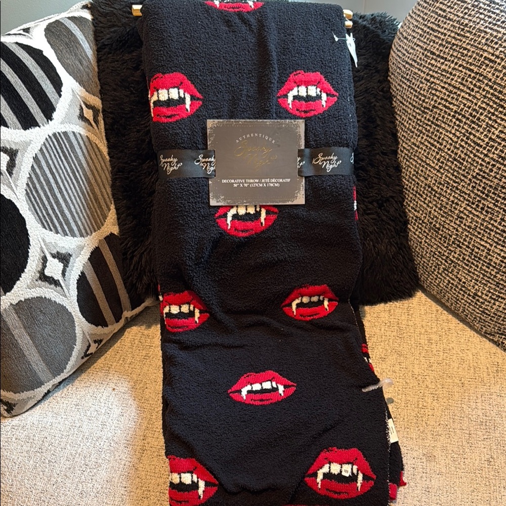 Vampire fangs Halloween throw blanket